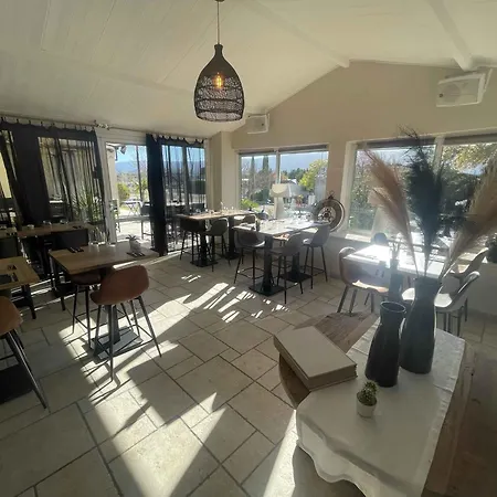 Hotel Les Loges Du Luberon 3*