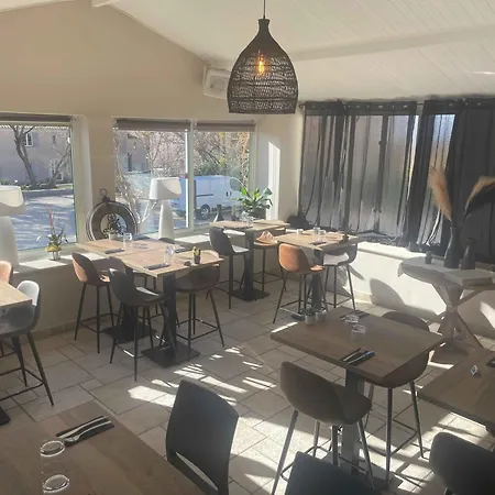 Les Loges Du Luberon Hotel